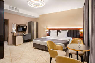 Отель Barin Residence Grand Москва Cемейный номер с собственной ванной комнатой-1